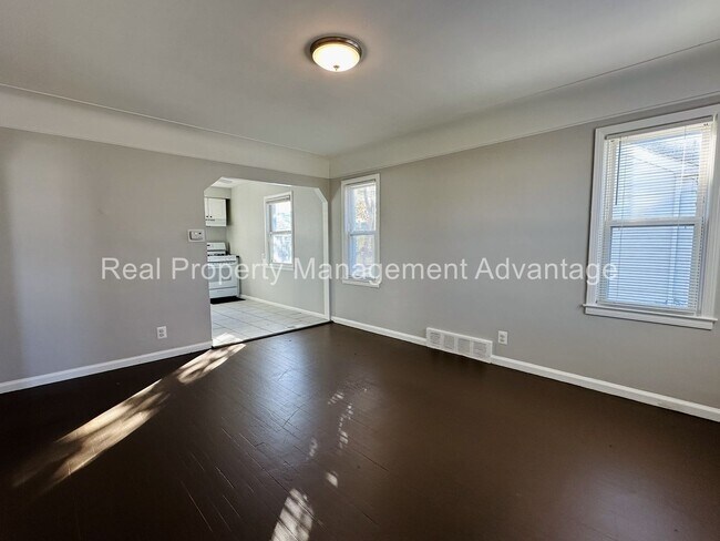 Foto del edificio - 21012 Beechwood Ave