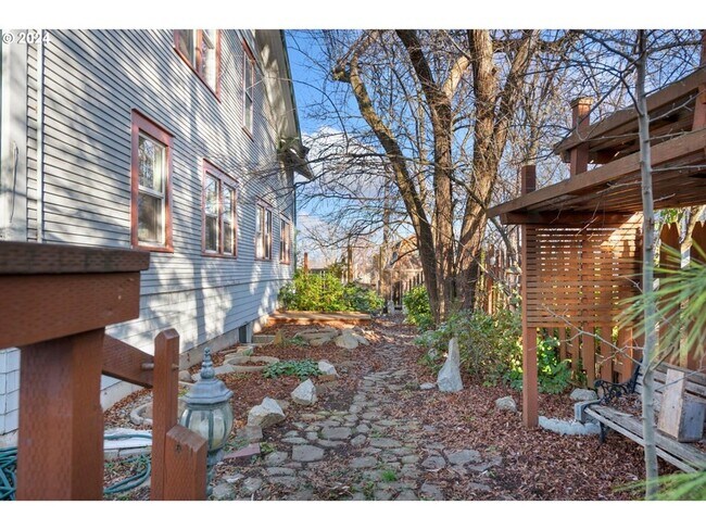 Foto del edificio - Gorgeous Upscale 4 bed 2 bath