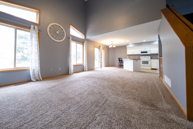 Building Photo - 800 Bradbury Cir