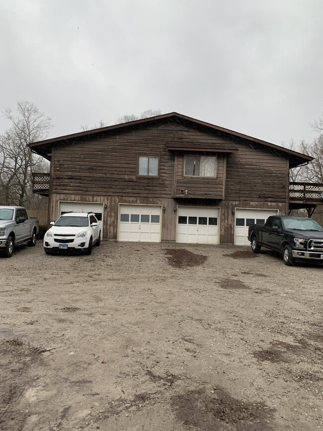 Building Photo - 5 Tanglewood Dr