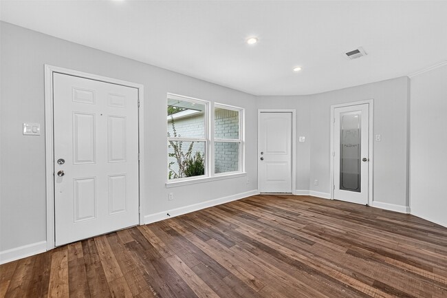 Building Photo - 1114 Briarmead Dr