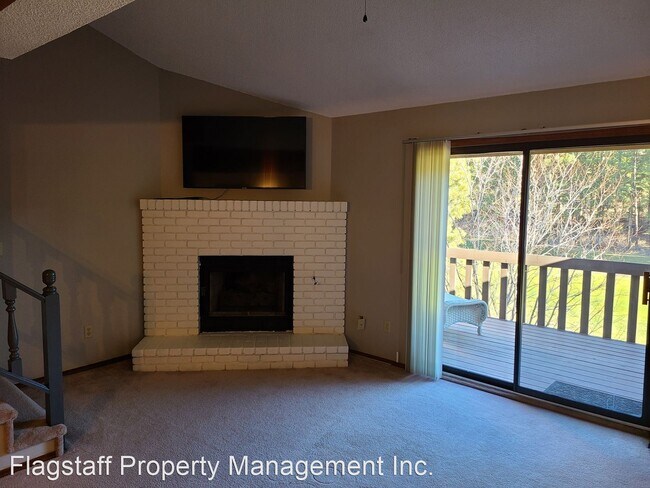 Building Photo - 3 br, 2.5 bath House - 2404 N. Earle Dr.