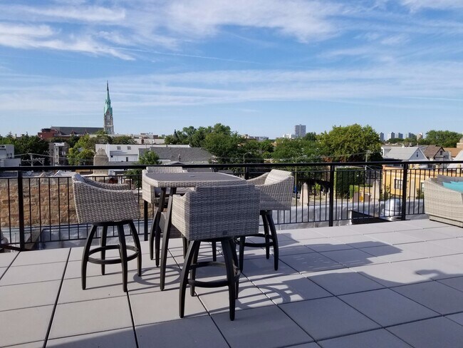 Foto del edificio - New Micro Studio in Lincoln Park