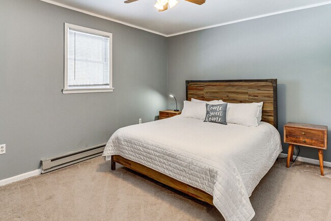Foto del edificio - 353 Cherry Lane Rd