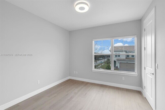 Foto del edificio - Evergreen Terrace, Hollywood, FL 33021 - 3 BR 2.5 BA townhouse