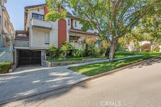 Building Photo - 635 E Angeleno Ave