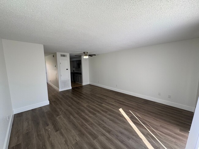 Building Photo - 2105 Giuffrias Ave