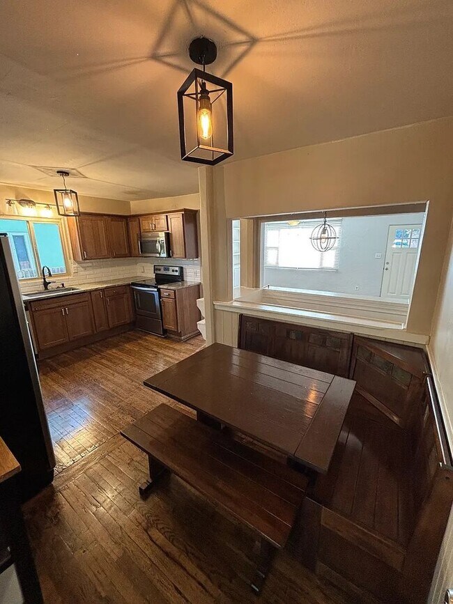 Building Photo - Charming 4-Bedroom Home in Prime Location ...