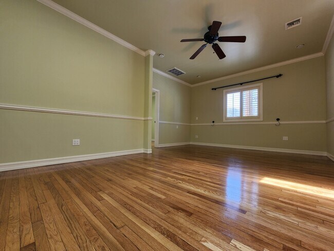 Living Room - 3930 La Crescenta Ave