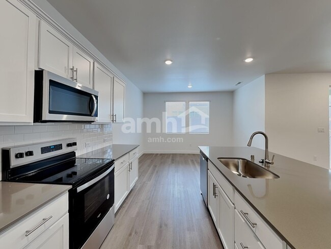Building Photo - 4823 85th Dr NE