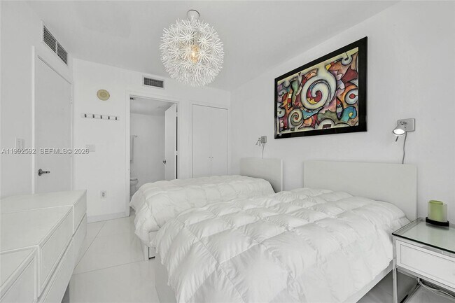 Foto del edificio - 18201 Collins Ave