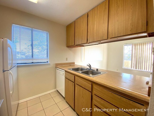 Building Photo - Two Bedroom Apartment near NPS