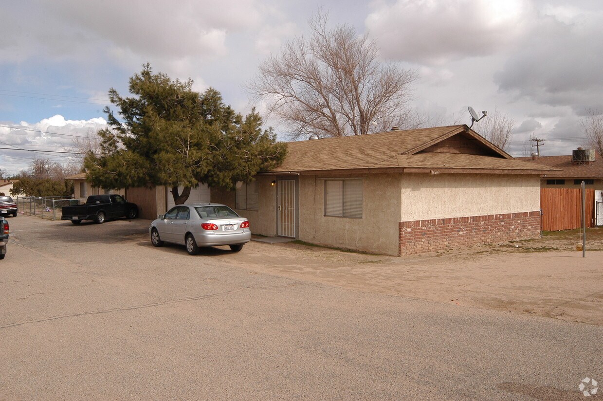 Foto del edificio - 16296 Juniper St