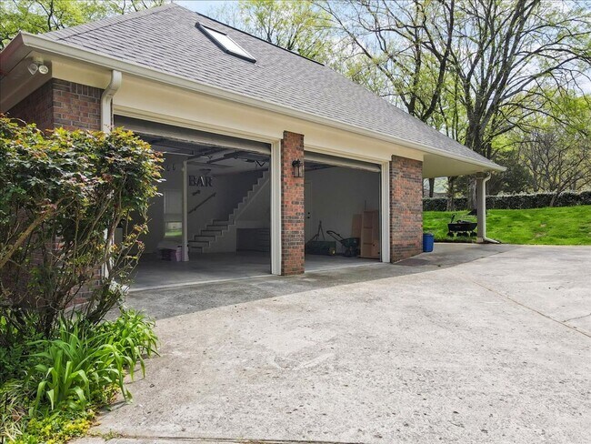 Foto del edificio - Stunning 3 bed 2.5 bath home in Cove Creek subdivision!