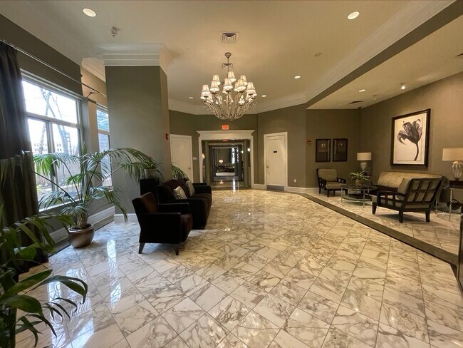 Main Lobby - 851 N Glebe Rd