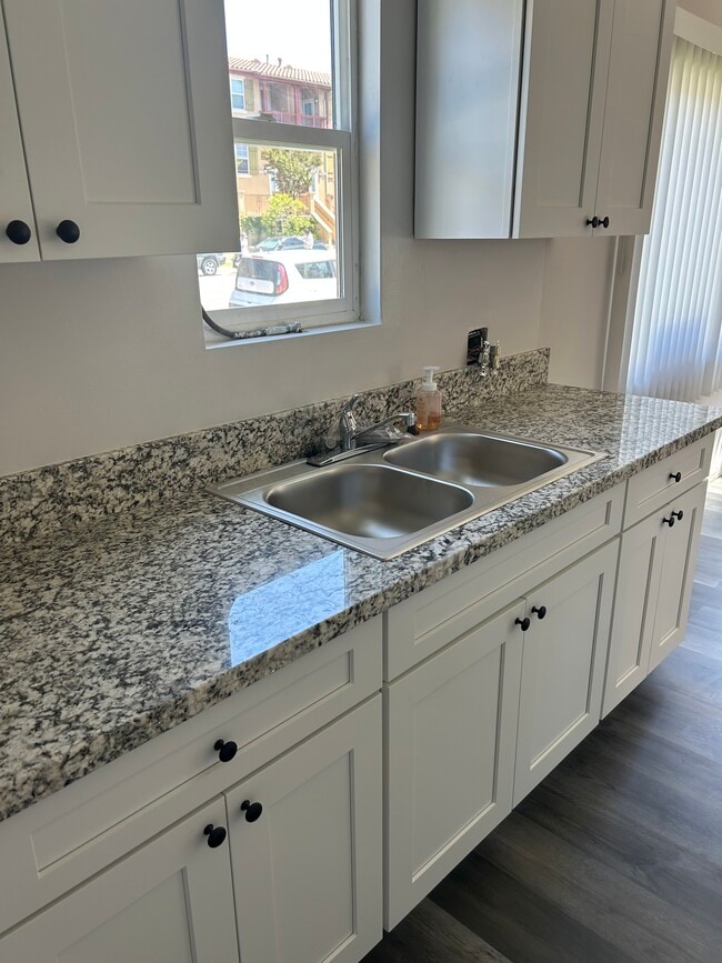 Building Photo - 2715 Cabrillo Ave