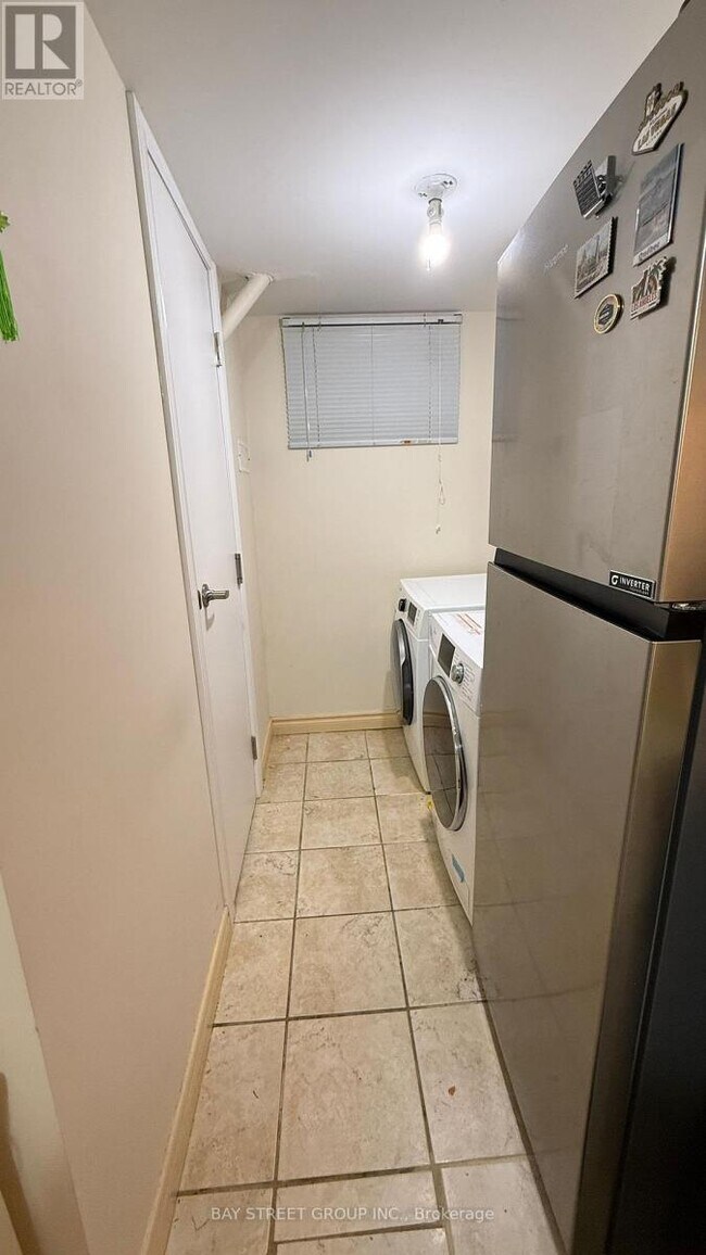 Photo du bâtiment - 657 Pharmacy Ave