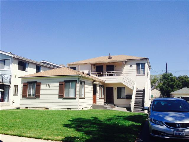 Pequeño edificio de 5 unidades - 432 N Lomita St