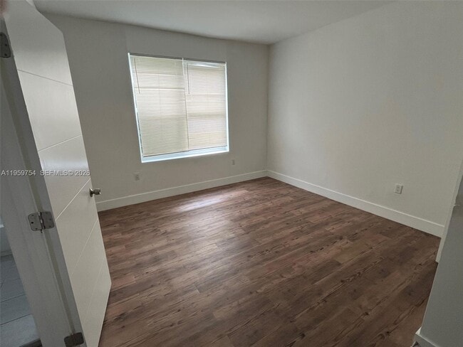 Building Photo - 321 SW 9th Ave