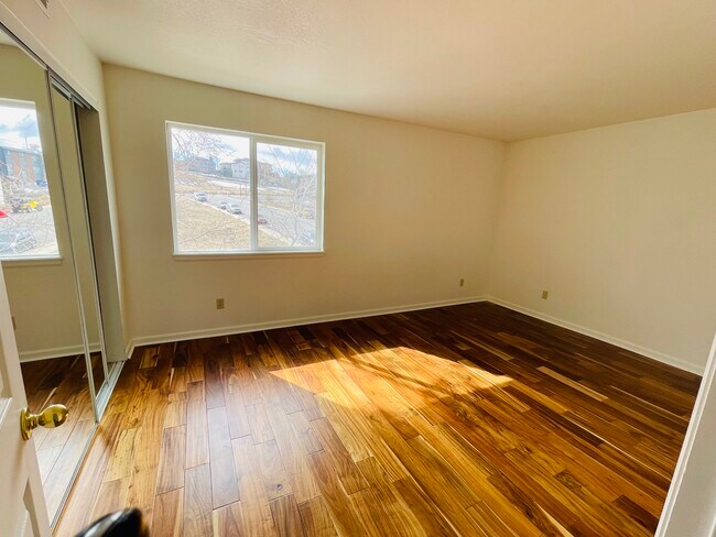 Building Photo - 13097 W Cedar Dr