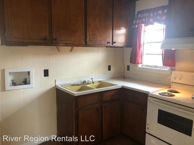 Building Photo - 3 br, 1 bath House - 2909 Tremont Street