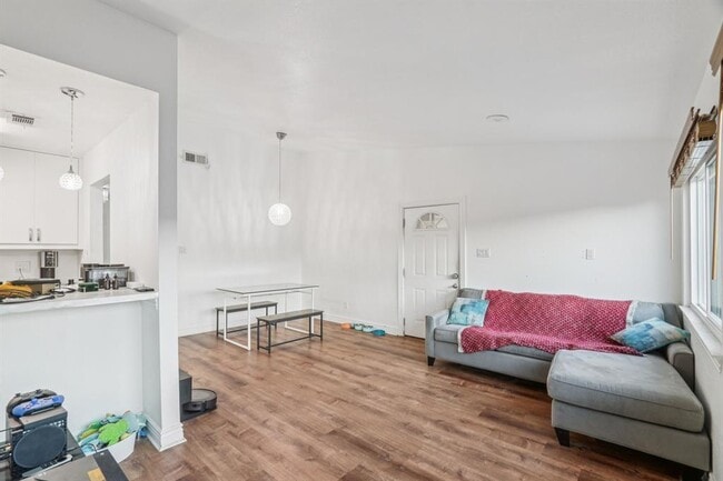 Foto del edificio - 5801 Thunderbird St