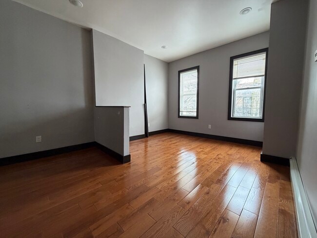 Building Photo - 45 Saint Pauls Ave