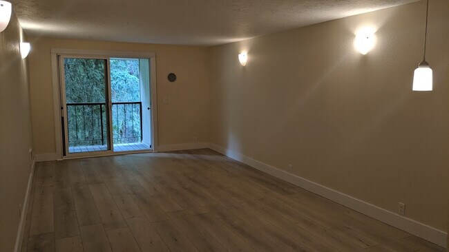 Foto del edificio - Beautiful 2-Bedroom, 1-Bath Condo At Hunin...