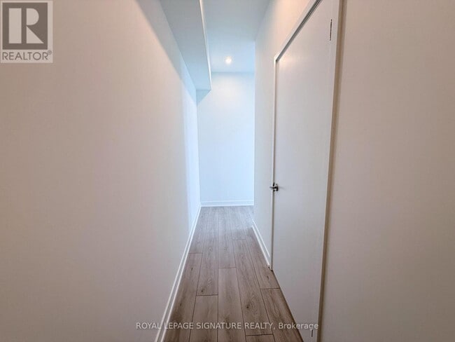 Building Photo - 1 Fairview Rd E