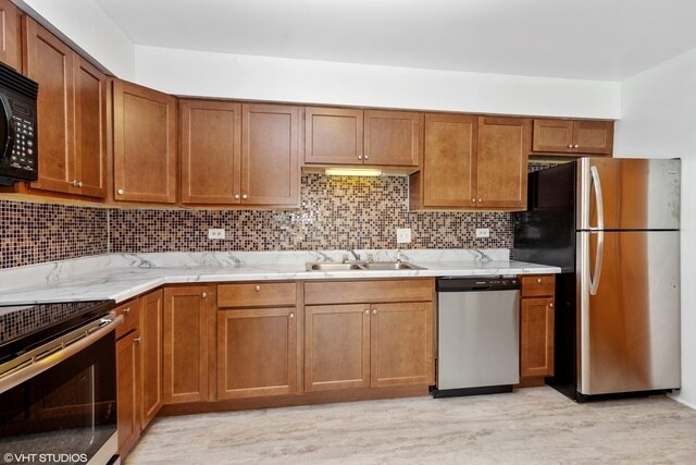 Foto del edificio - 9449 Bay Colony Dr