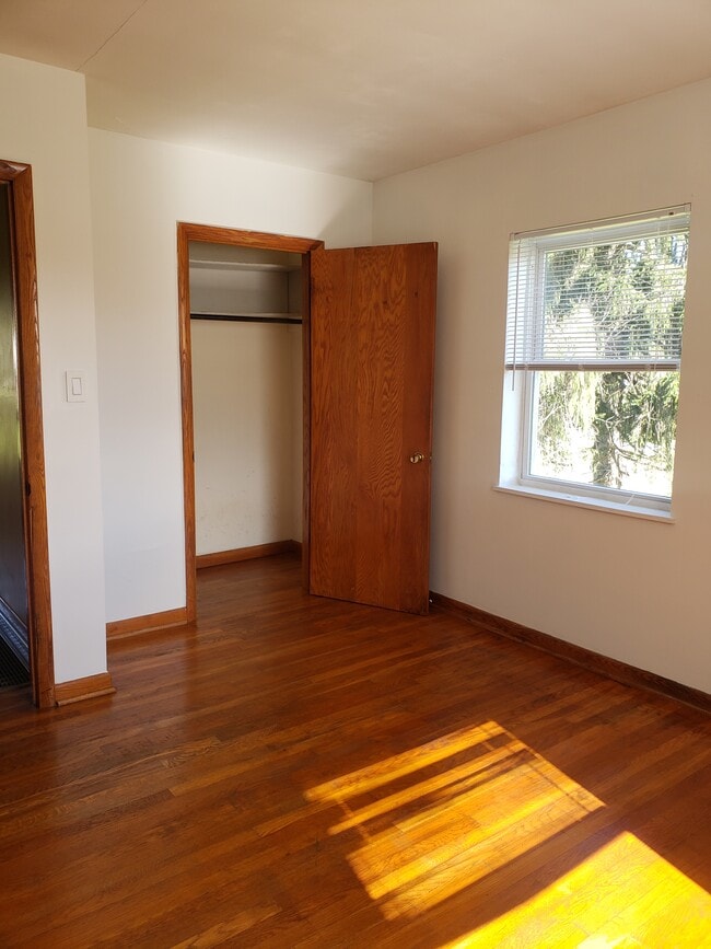 Building Photo - 254 Elm St