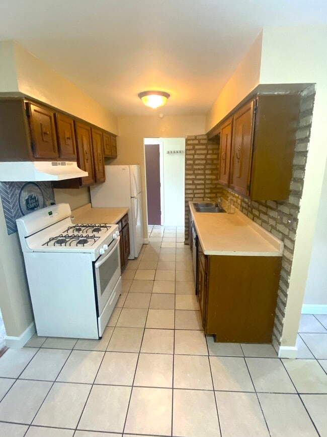 Building Photo - 1412 Willow Ln