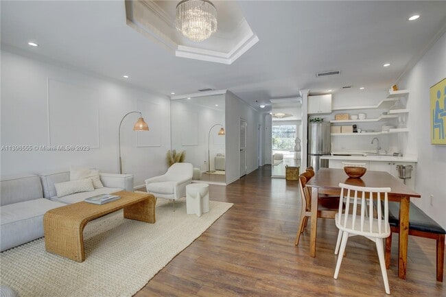 Building Photo - 5255 Collins Ave