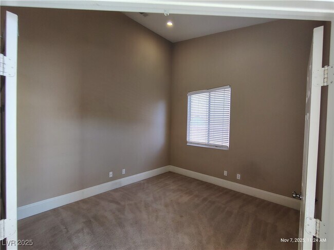 Foto del edificio - 9160 Valley Spring Ct