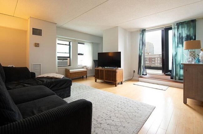 Foto del edificio - 108 Peterborough St