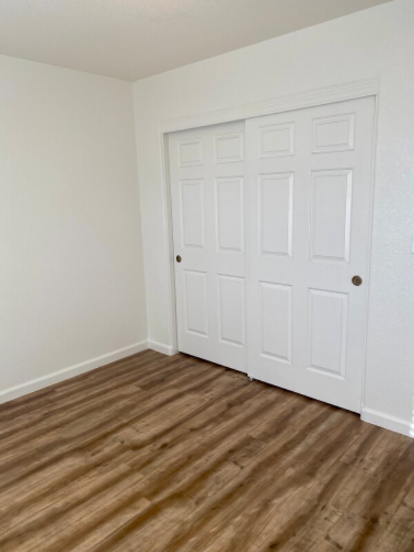 Building Photo - 702 Air Park Dr