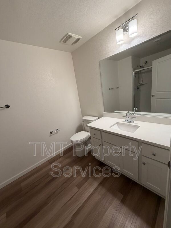 Foto del edificio - 4478 Louvre Ln