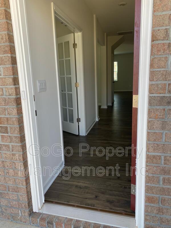 Foto del edificio - 4310 Remington Ave