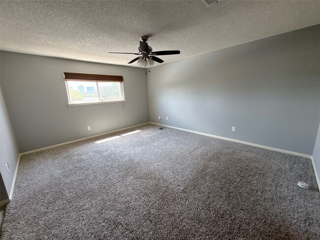 Foto del edificio - 14551 Misty Meadow Ln