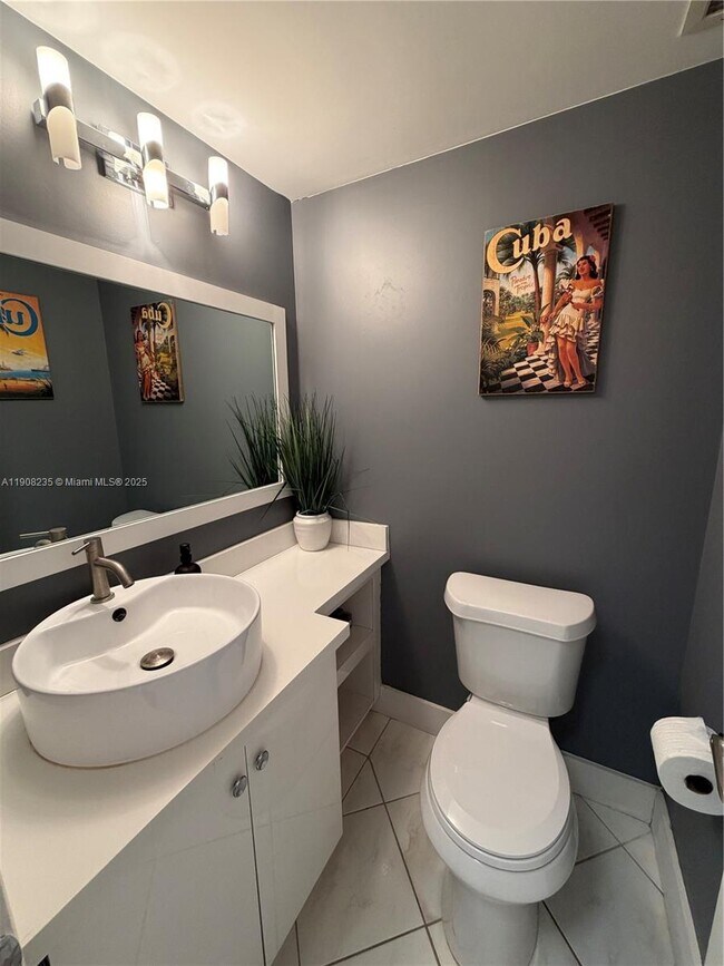 Foto del edificio - 300 Bayview Dr