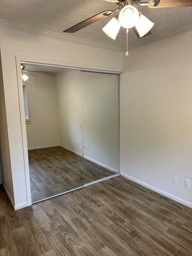 Building Photo - 32 Country Place Ct