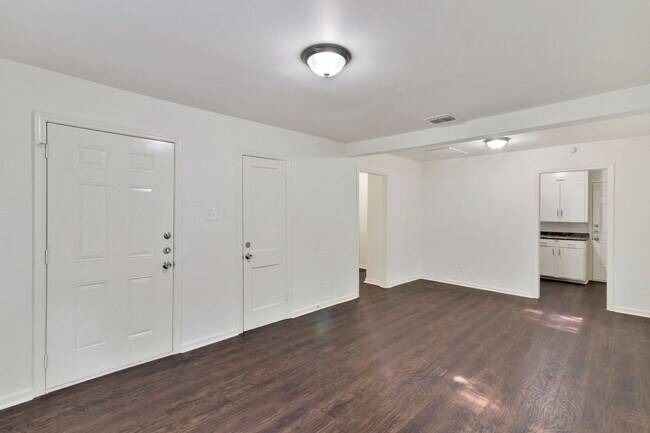 Building Photo - 8726 Eldon Dr