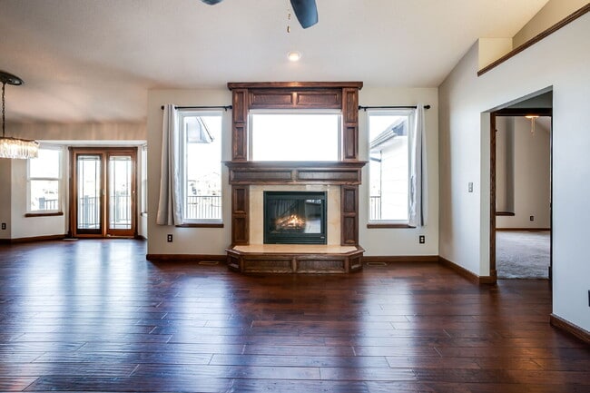 Building Photo - 112 S Springwood Dr