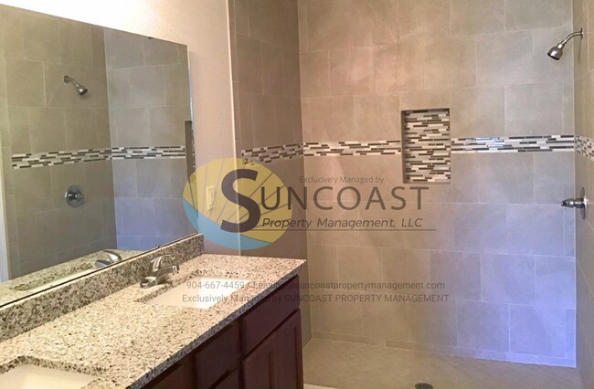Building Photo - MOVE NOW! Spacious & Cozy 4/2 Home in West...