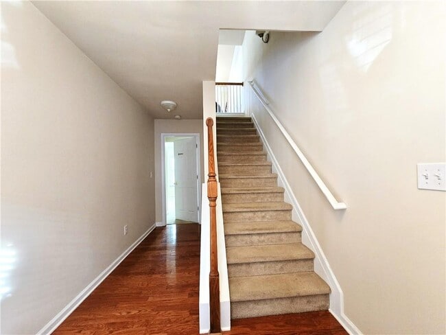 Building Photo - 2192 Landing Walk Dr