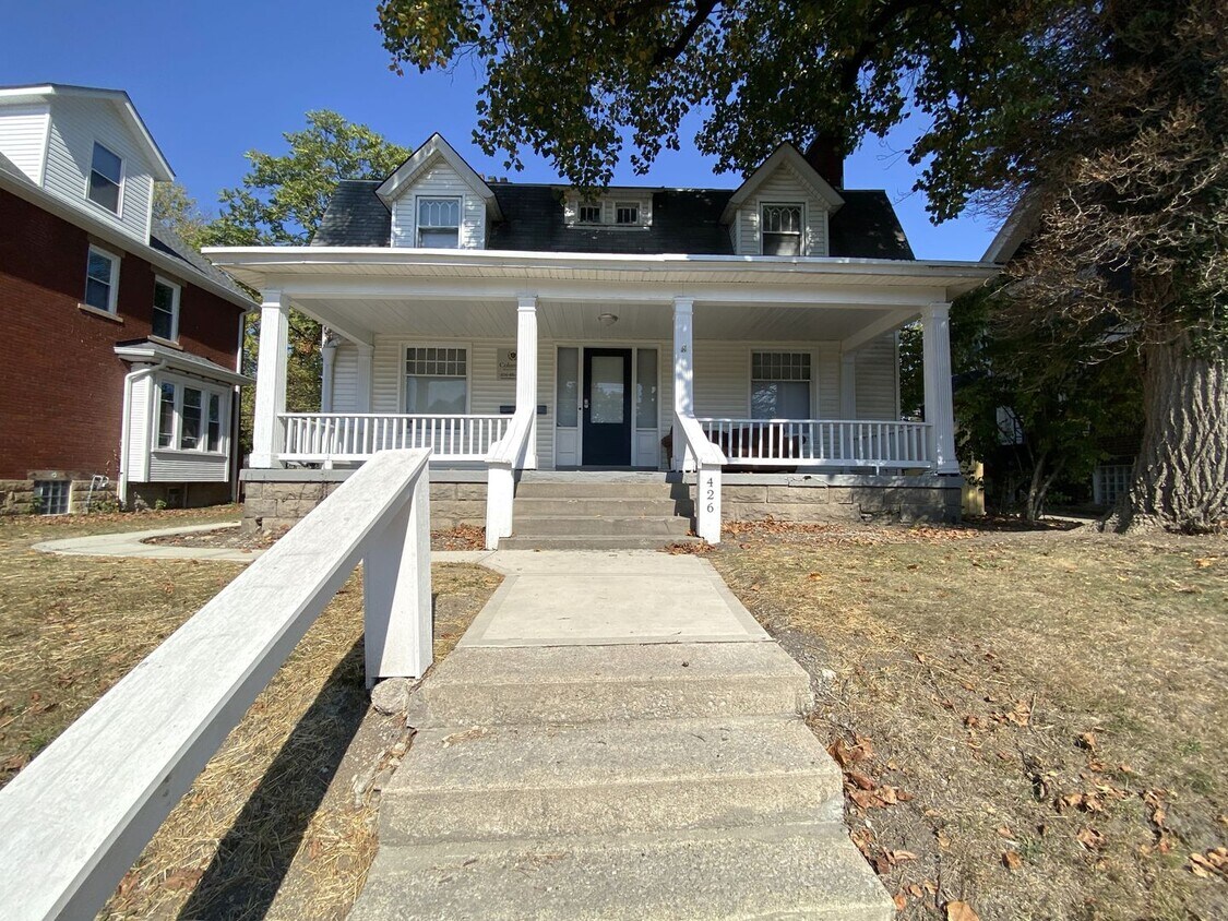 Primary Photo - 426 E 15th Ave