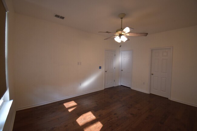 Foto del edificio - "Charming 3-Bedroom Beach House with 2 Ful...