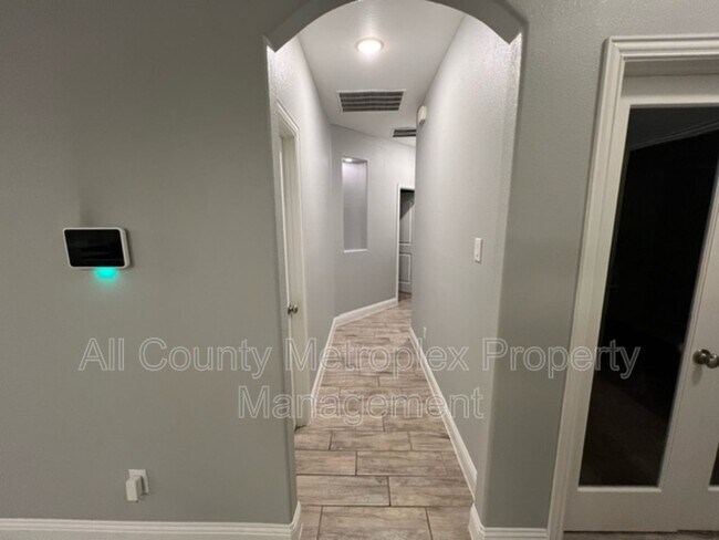 Foto del edificio - 4006 Whitetail Ln