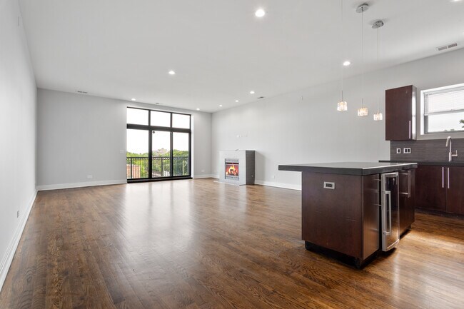 Foto del edificio - 1412 W Morse Ave
