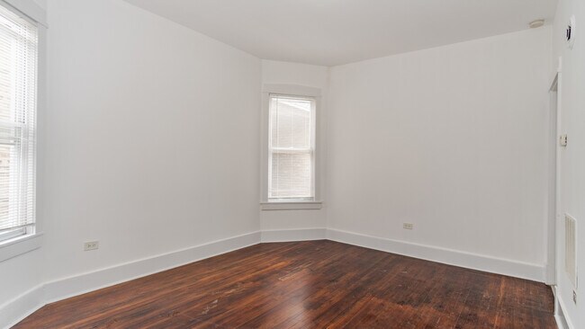 Foto del edificio - 4220 W Armitage Ave